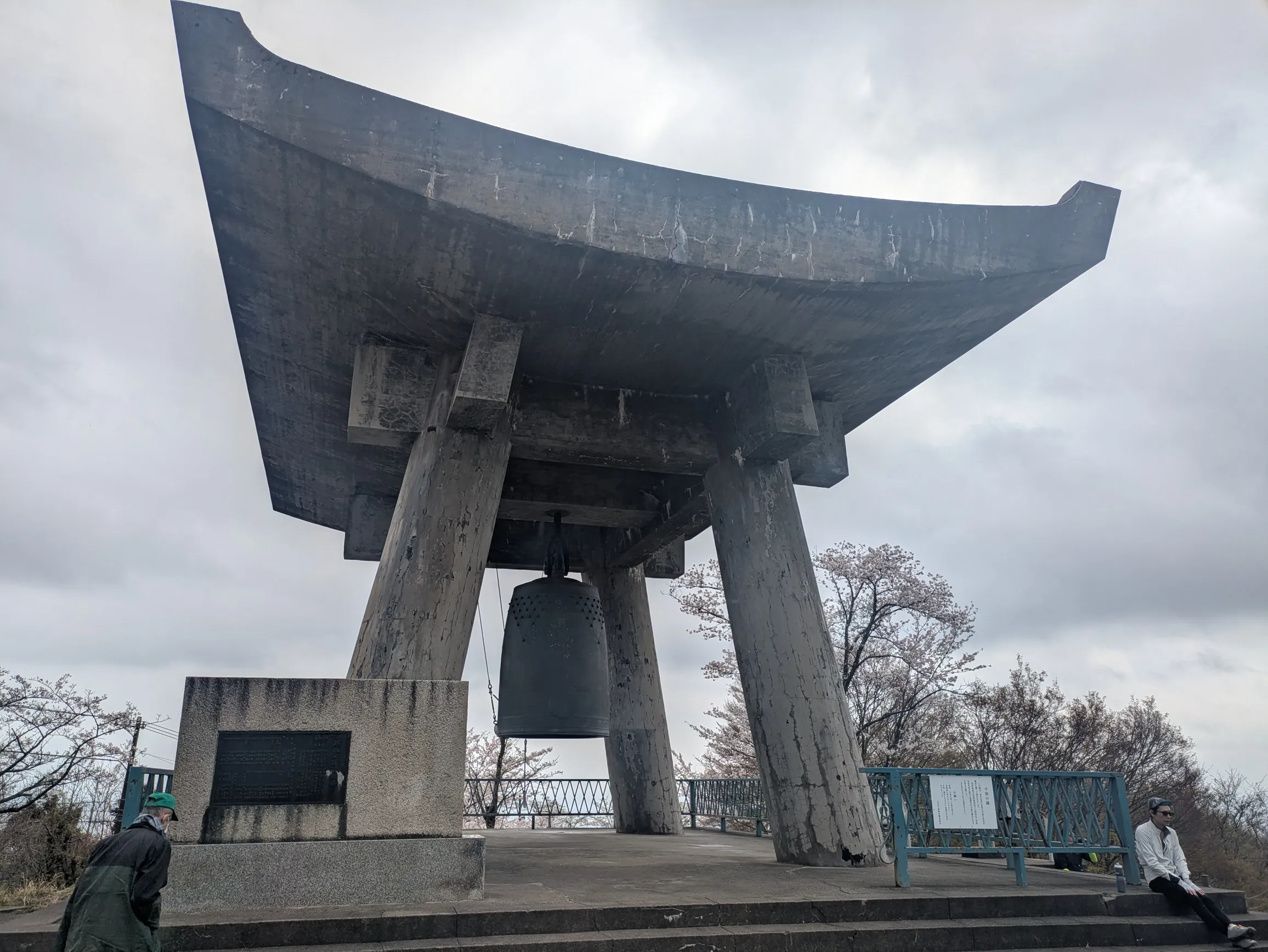 巨大な鐘