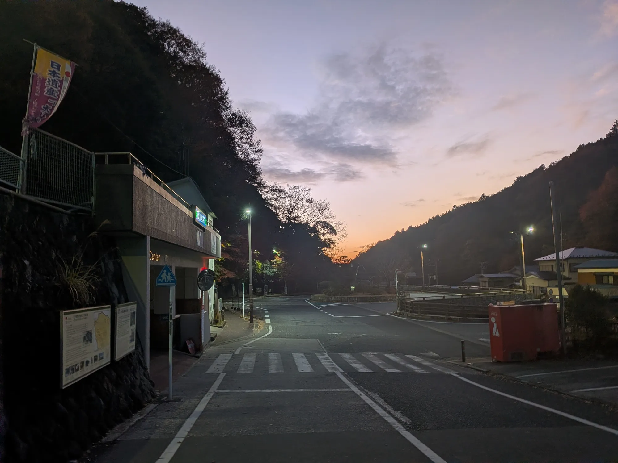 駐車場から朝焼け